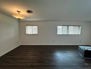 1902 Gillette St in Baytown, TX - Building Photo - Building Photo