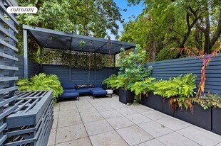 140 Woodbine St in Brooklyn, NY - Building Photo
