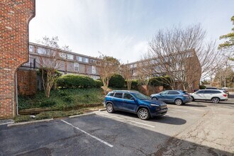 5900 Patterson Ave in Richmond, VA - Building Photo - Building Photo