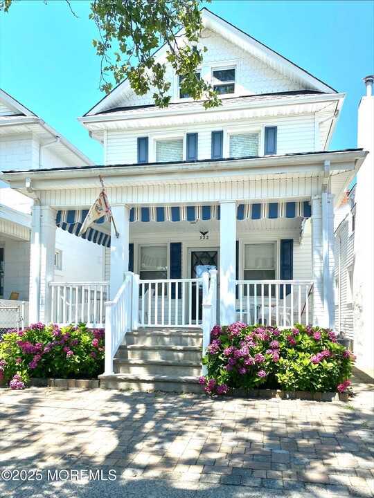 322 McCabe Ave in Bradley Beach, NJ - Foto de edificio