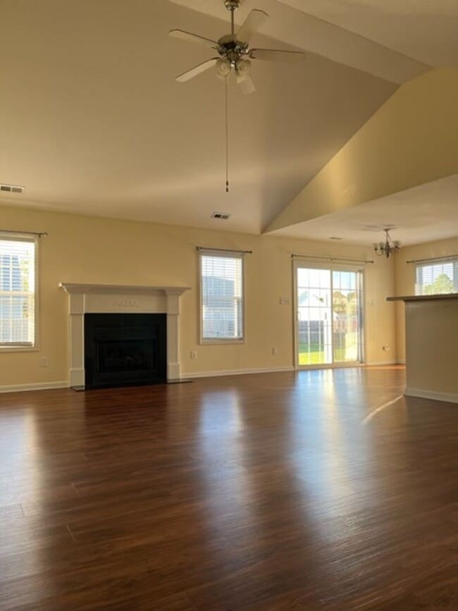 151 MacDonald Blvd in Havelock, NC - Building Photo - Building Photo