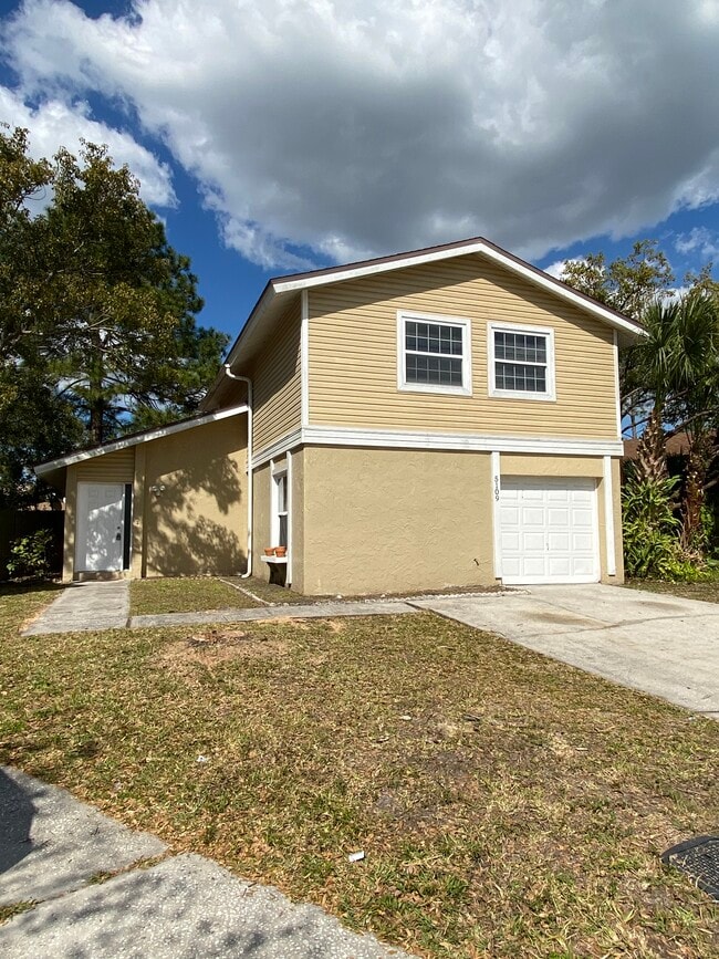 5109 Burnside Ct in Tampa, FL - Foto de edificio - Building Photo