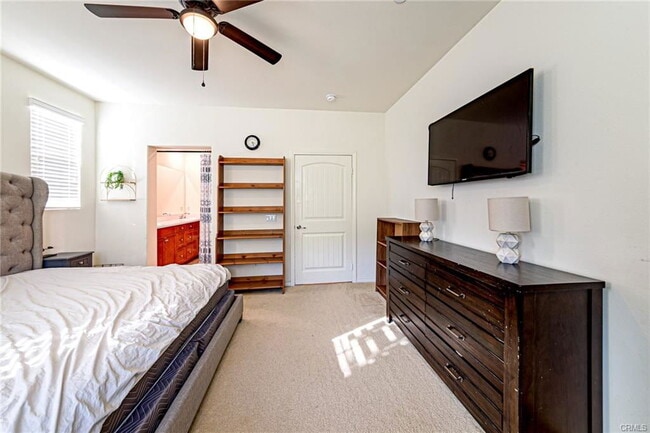 24341 Verdugo Cir in Santa Clarita, CA - Foto de edificio - Building Photo