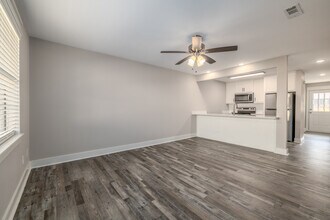 Bradley Bowen Townhomes in Valdosta, GA - Building Photo - Interior Photo