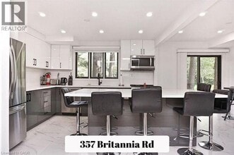 357 Britannia Rd in Huntsville, ON - Building Photo - Building Photo