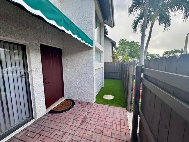 11339 SW 71st Ln in Miami, FL - Building Photo - Building Photo