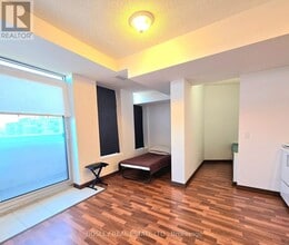 15 Maplewood Ave in Toronto, ON - Building Photo - Building Photo
