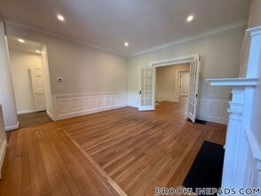 1726 Beacon St in Brookline, MA - Building Photo - Building Photo