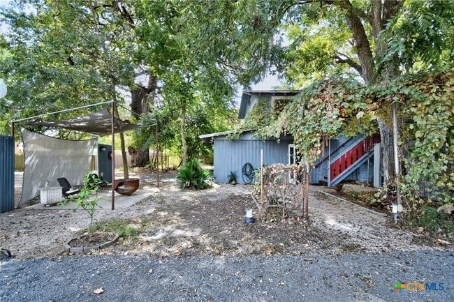 property at 717 1/2 S Laurel Ave