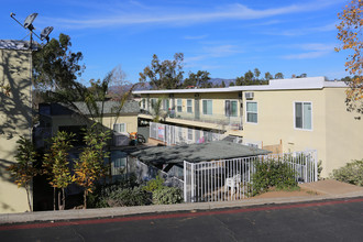 Clemmens Lane Apartments in Fallbrook, CA - Building Photo - Building Photo