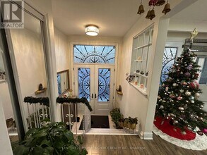 2 Ironwood Rd in Toronto, ON - Building Photo - Building Photo