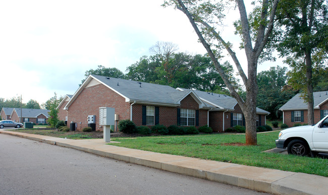 Poinsett House in Greenville, SC - Foto de edificio - Building Photo