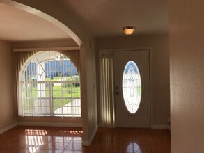 622 Lemon St in Dundee, FL - Foto de edificio - Building Photo