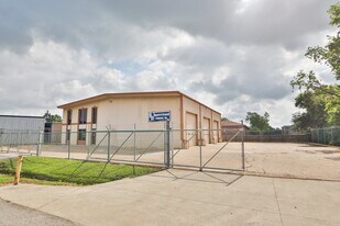 7302 Domino Ln in Houston, TX - Building Photo