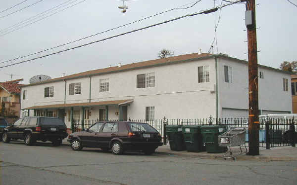 707 Cedar St in Redwood City, CA - Building Photo - Building Photo