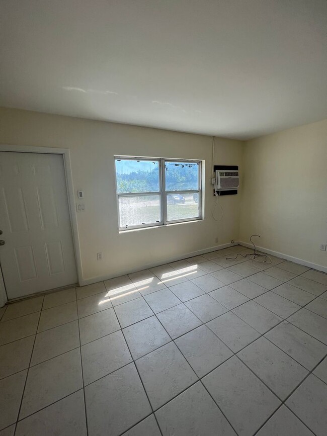 2343 Old Dixie Hwy SE in Vero Beach, FL - Building Photo - Building Photo