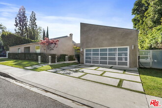9908 Kip Dr in Beverly Hills, CA - Building Photo - Building Photo