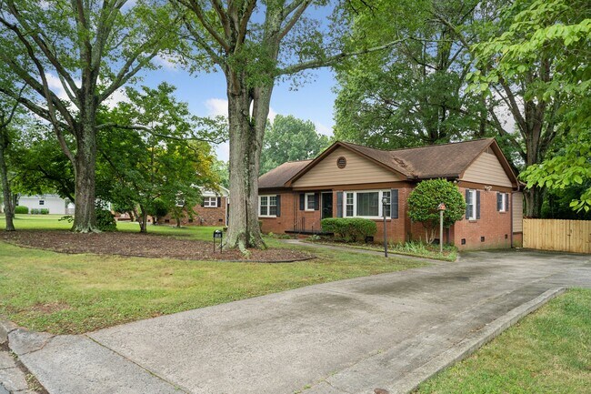 1818 Woodland Dr in Charlotte, NC - Building Photo - Building Photo