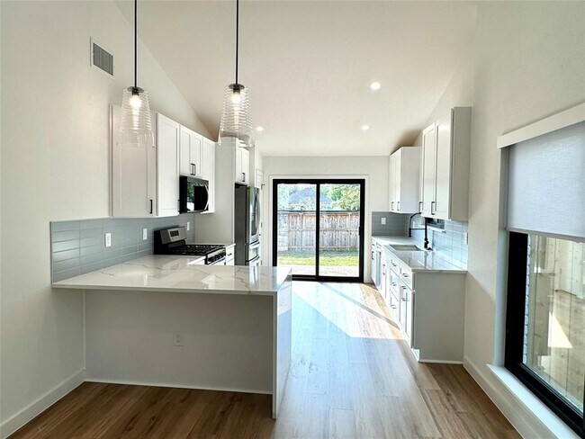 16314 Kicking Bird Dr in Leander, TX - Building Photo - Building Photo