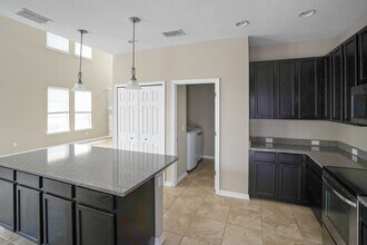 6844 Sundrop St in St. Cloud, FL - Building Photo - Building Photo