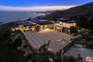 5012 Carbon Beach Terrace in Malibu, CA - Building Photo
