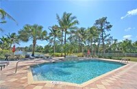 8235 Ibis Club Dr, Unit 301 in Naples, FL - Foto de edificio - Building Photo