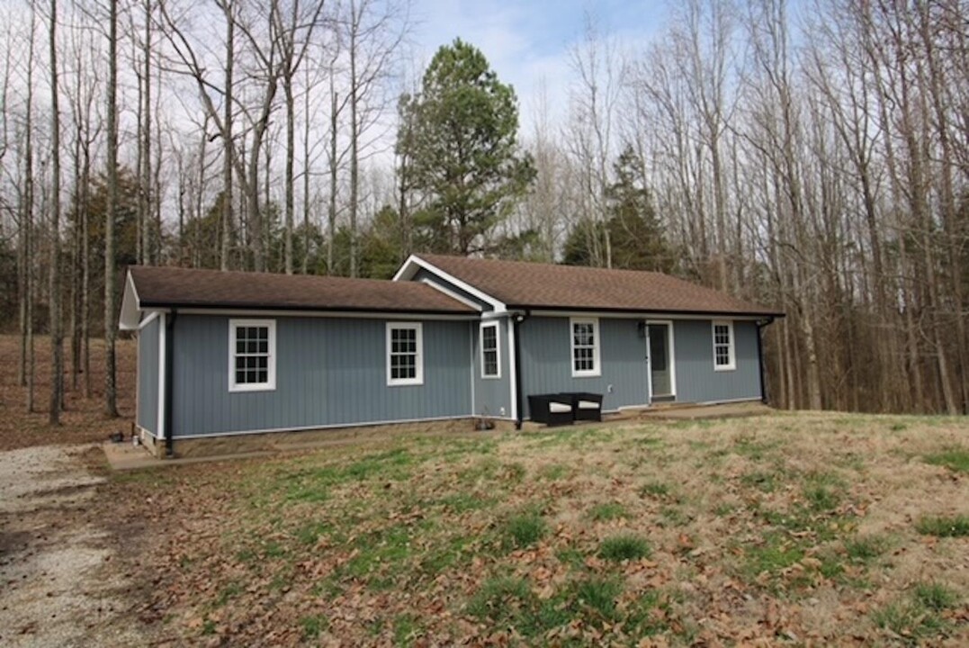 12411 New Bowling Green Rd in Smiths Grove, KY - Building Photo