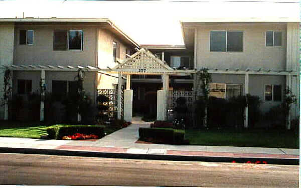 277 16th Pl in Costa Mesa, CA - Building Photo - Building Photo