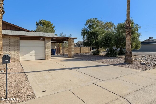 1540 E El Parque Dr in Tempe, AZ - Foto de edificio - Building Photo