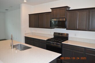2411 Urdaneta Way in Merced, CA - Building Photo - Building Photo