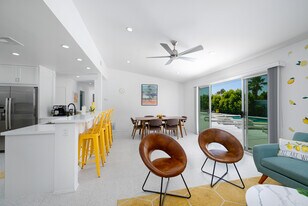 2383 E Powell Rd in Palm Springs, CA - Building Photo