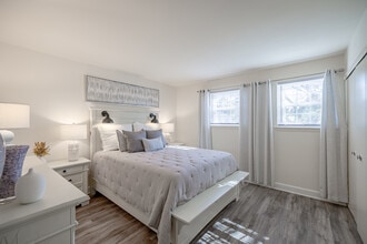 Seven Oaks Townhomes in Edgewood, MD - Foto de edificio - Building Photo