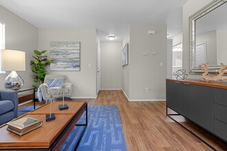 Manchester Court in Modesto, CA - Building Photo - Building Photo