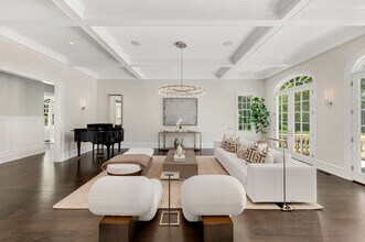 828 North Street in Greenwich, CT - Foto de edificio - Building Photo