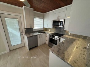 303 Colonia Ln W in Nokomis, FL - Building Photo - Building Photo