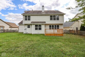 10596 Greenway Dr in Fishers, IN - Foto de edificio - Building Photo