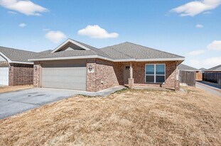 8520 11th St in Lubbock, TX - Building Photo
