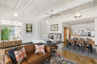 2401 E 6th St, Unit 6084 in Austin, TX - Building Photo - Building Photo