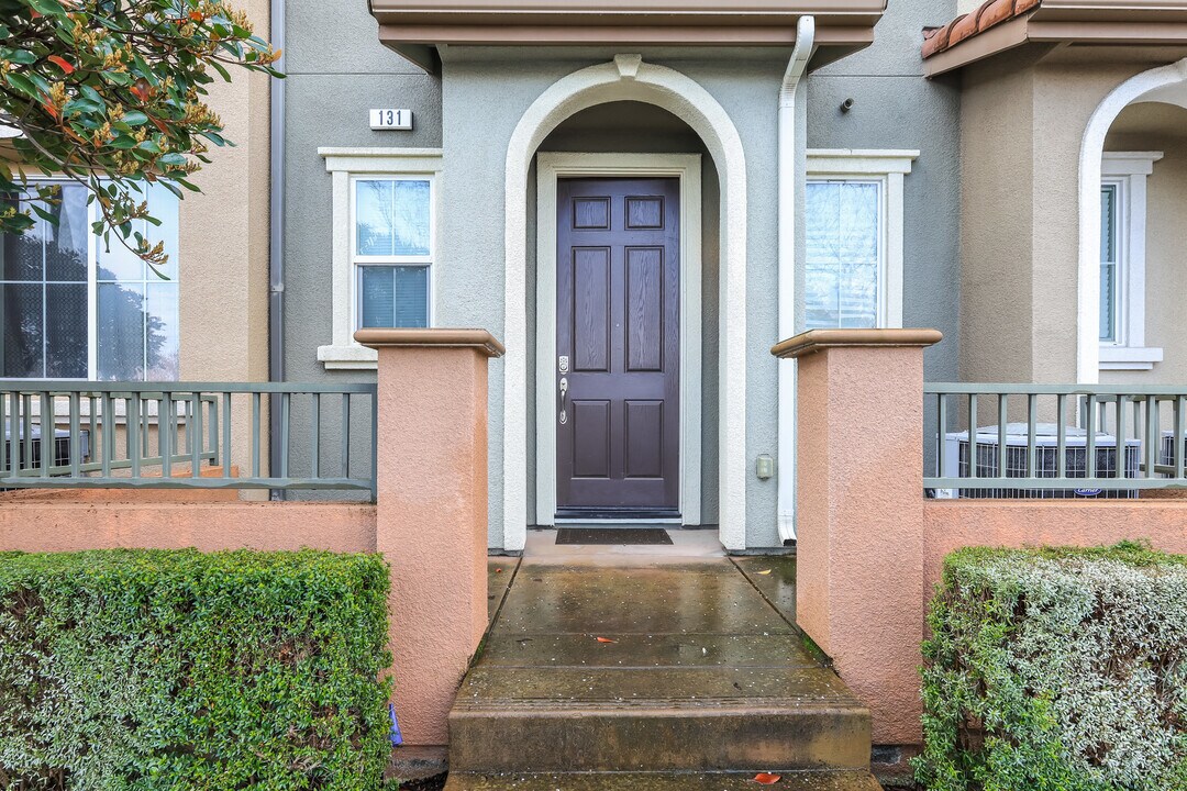 131 Burbank St in Hayward, CA - Building Photo