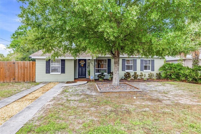 property at 3913 W Wallace Ave