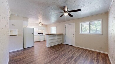 16567 Farm to Market Rd 2154, Unit 9 in College Station, TX - Foto de edificio - Building Photo