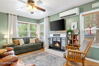 805 Canyon Dr in Prescott, AZ - Foto de edificio - Building Photo