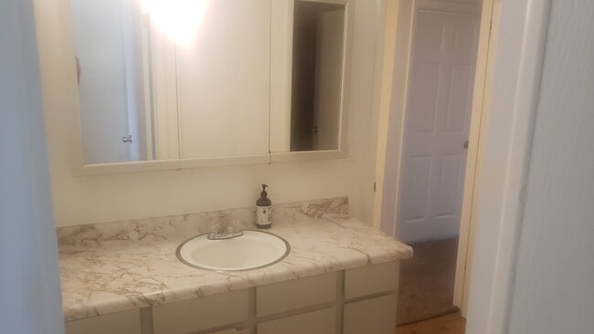 7686 S 455 E, Unit South Bedroom in Midvale, UT - Building Photo - Building Photo