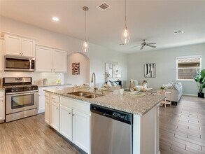 7816 Vista Mejor Dr in Austin, TX - Building Photo - Building Photo