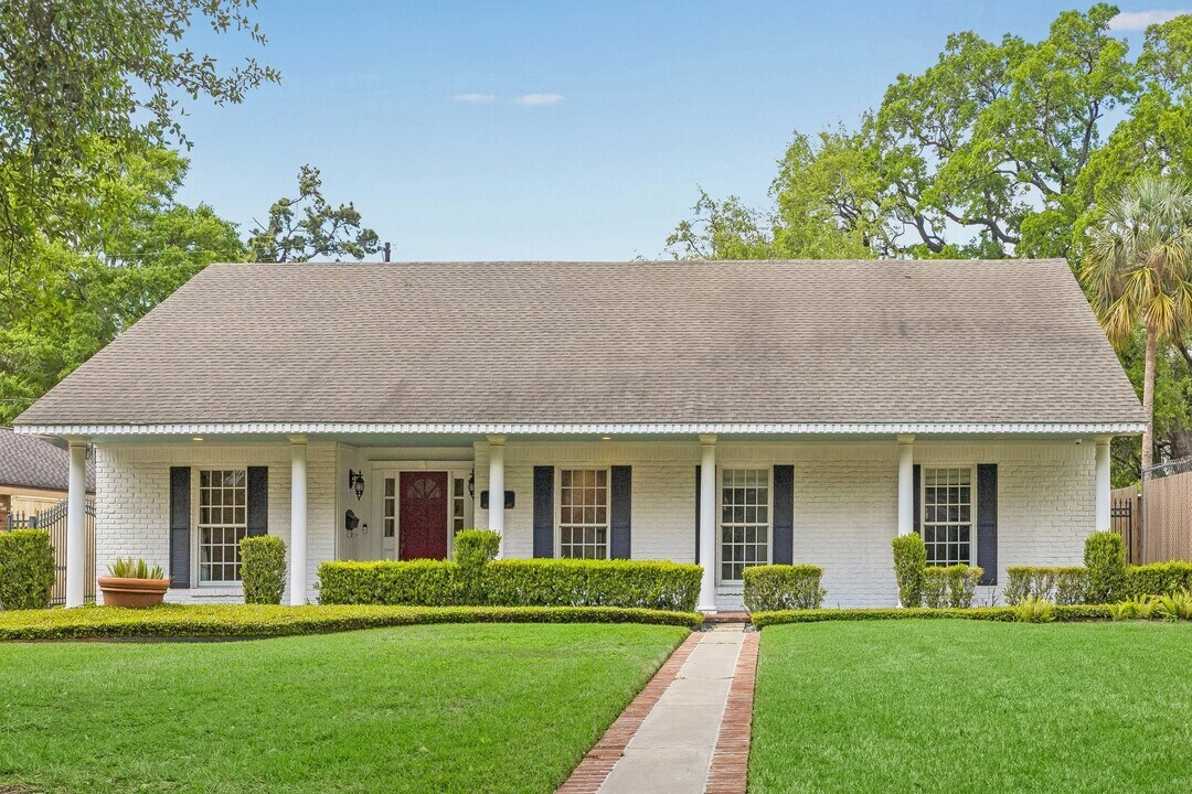 5210 Meadow Lake Ln in Houston, TX - Building Photo