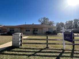 407 Schubert Dr in Pensacola, FL - Building Photo