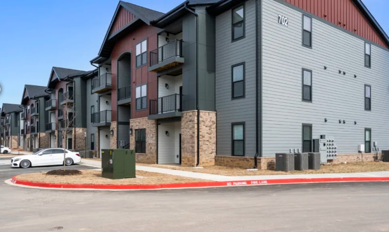 700 N 40th St in Rogers, AR - Building Photo