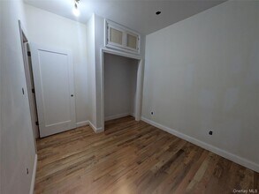 104-55 42nd Ave, Unit 1B in Queens, NY - Foto de edificio - Building Photo