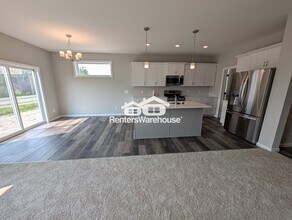 10341 Shadyview Ln N in Maple Grove, MN - Building Photo - Building Photo