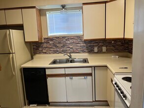205 N Ormsby St, Unit #1 in Alvin, TX - Building Photo - Building Photo